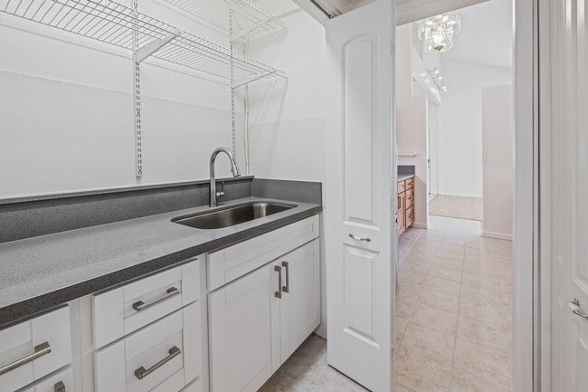 Building Photo - Spacious, 4 bedroom 2 bath single family home in Mililani located on a cul de sac.