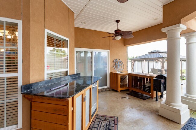 Building Photo - 3 Bedroom House in Addis with Pool, Gazebo...