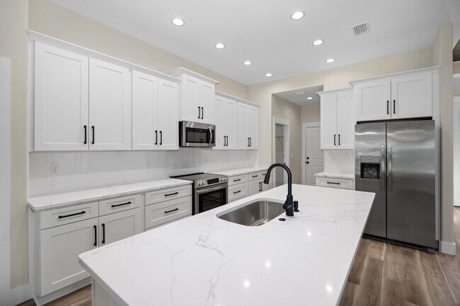 Building Photo - 119 Spruce St