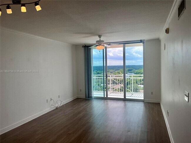 Building Photo - 2665 SW 37th Ave