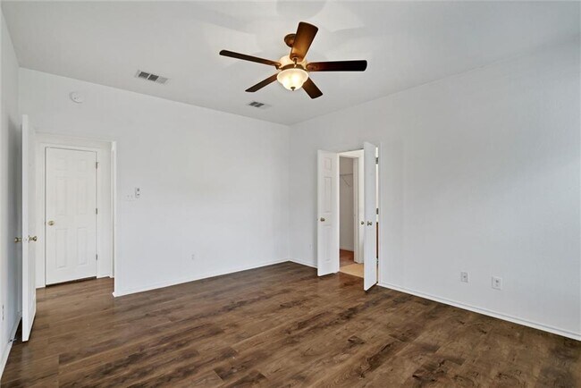 Building Photo - 702 Pampas Ricas Dr