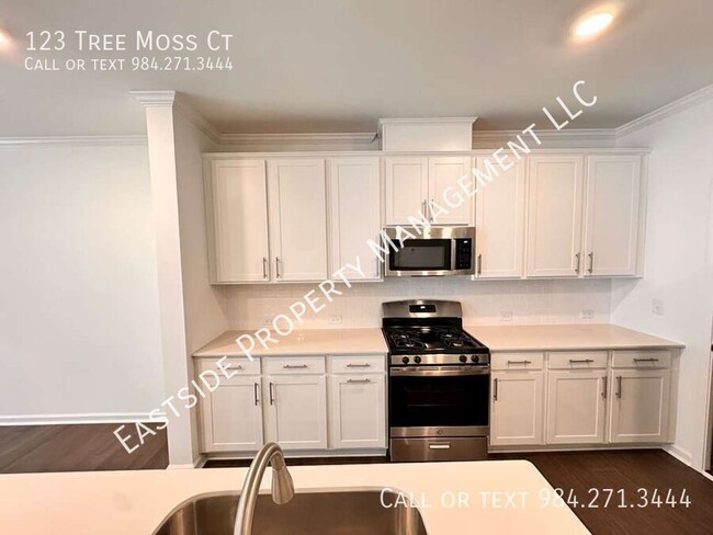 Building Photo - 123 Tree Moss Ct
