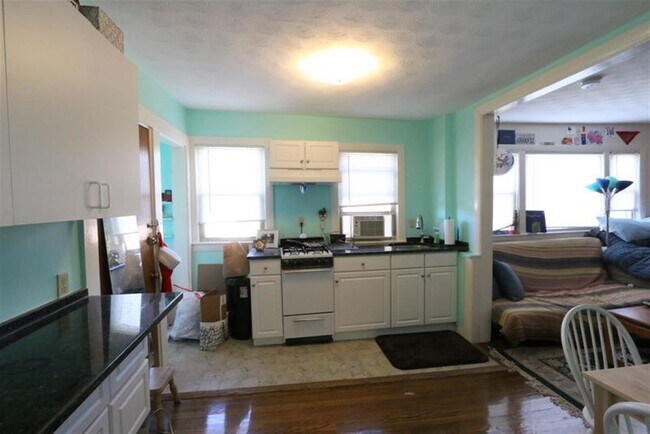 Building Photo - 193 Concord Ave