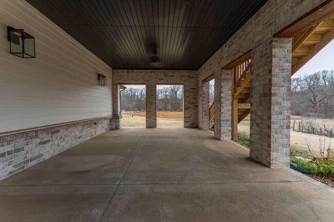 Building Photo - Beautiful Home on Two Acres