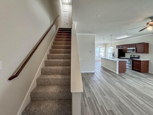 Building Photo - 5500 Dolores!