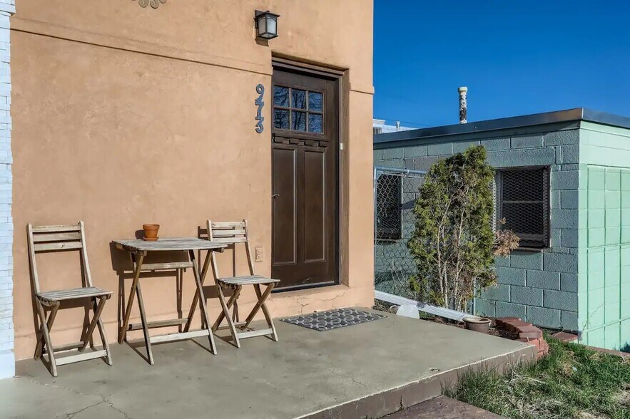 Building Photo - 973 Galapago St