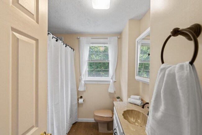 Building Photo - 58 Brandon St