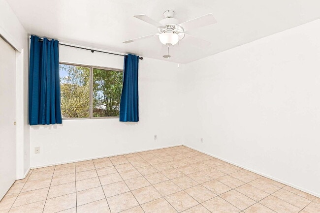 Building Photo - 2426 W Silverbell Tree Dr
