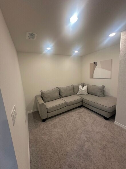 Building Photo - 5777 Millhouse Way
