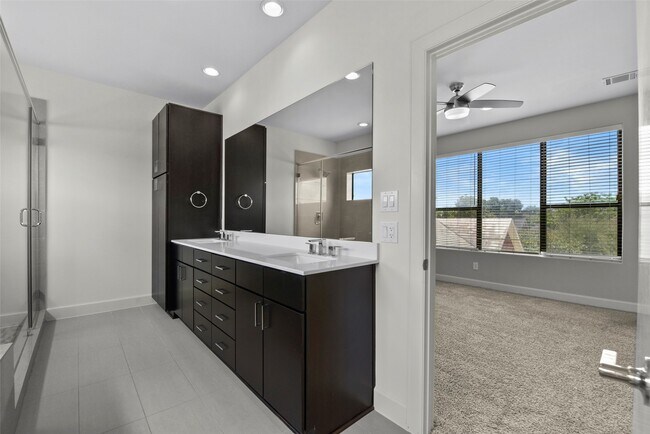 Building Photo - 2109 Winbern St