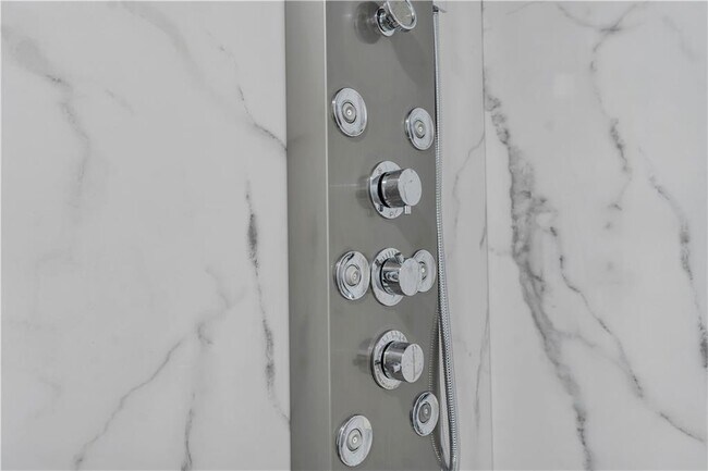 Building Photo - 135 Illinois St