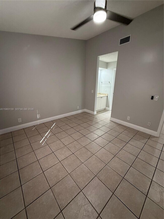 Building Photo - 1364 Cottonwood Cir