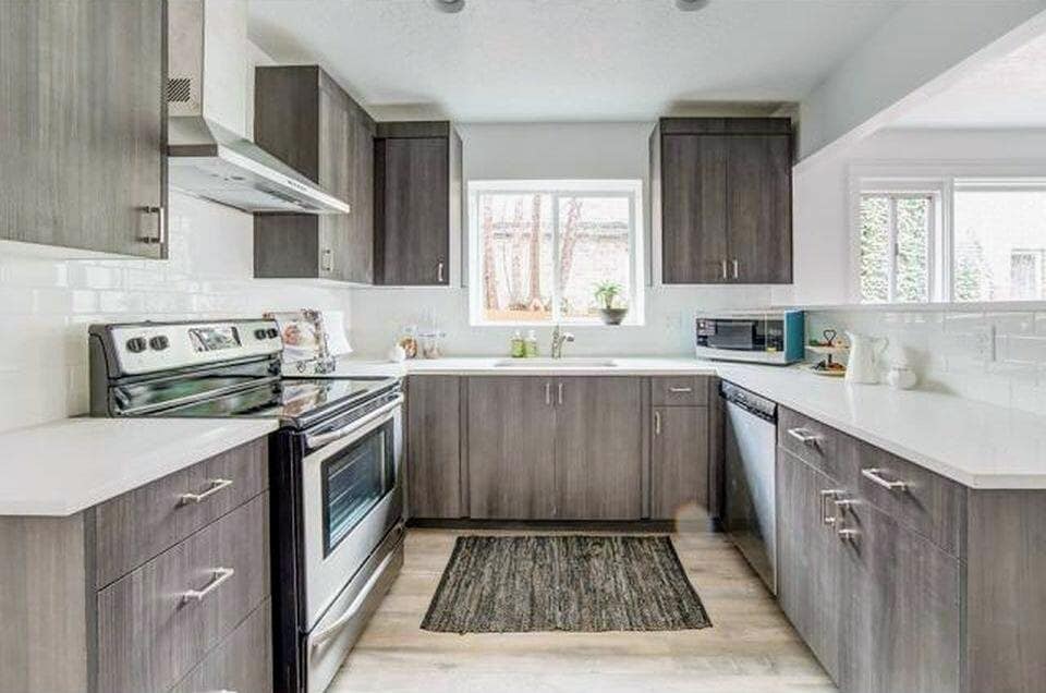 Kitchen - 2689 Highland Dr