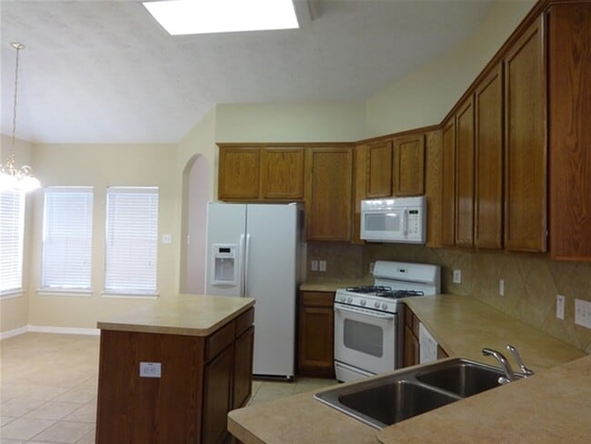 Building Photo - 28819 Hidden Cove Dr