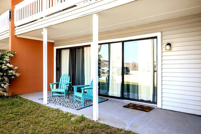 Building Photo - 4000 Gulf Terrace Dr