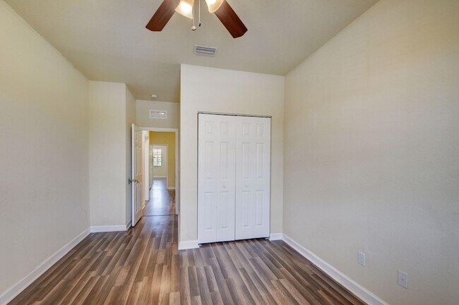 Building Photo - 10385 Wellington Parc Dr
