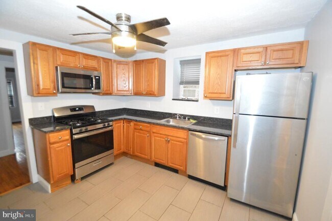 Building Photo - 241 High St