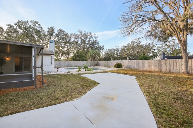 Building Photo - 3911 King Dr