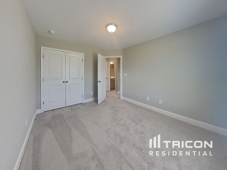 Building Photo - 49 Fish Whistle Ct