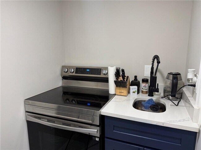 Building Photo - 934 Bay Ridge Dr