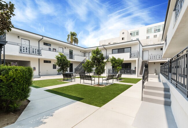 Building Photo - 730 S Serrano Ave