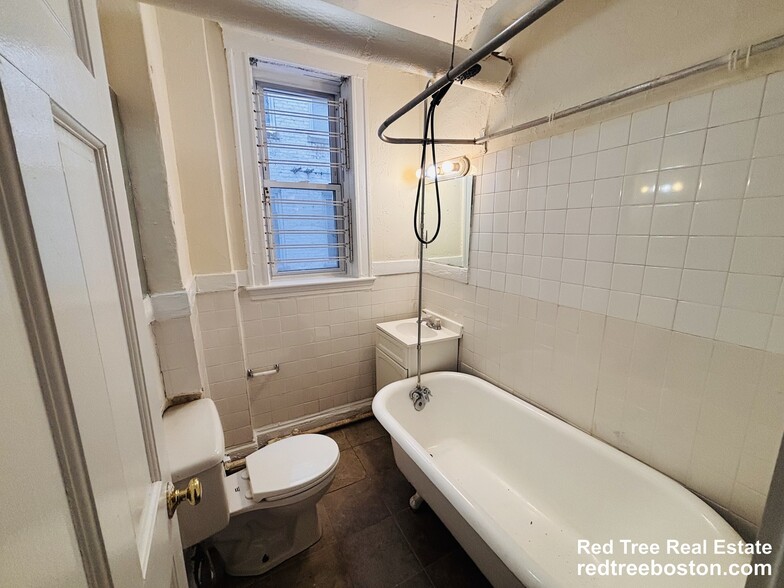 Building Photo - 524 Cambridge St