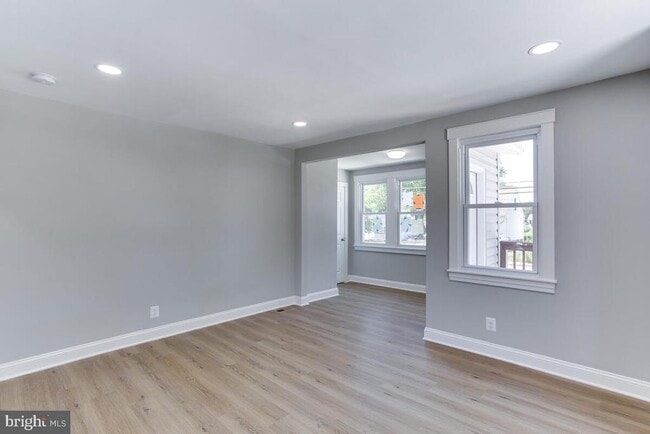 Building Photo - 1227 Tyler Ave