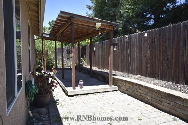 Building Photo - 133 Marinette Ct