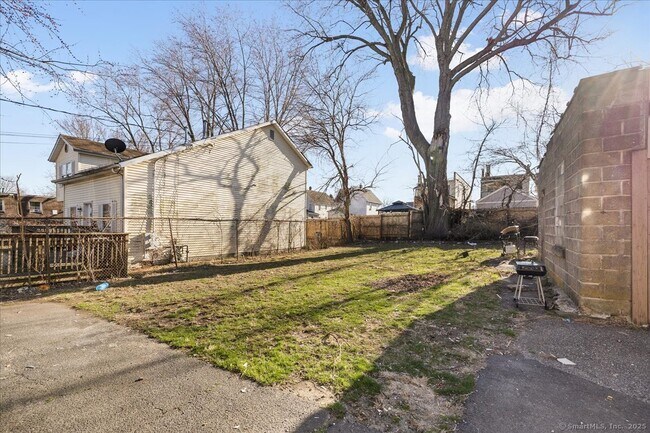 Building Photo - 45 Cowles St
