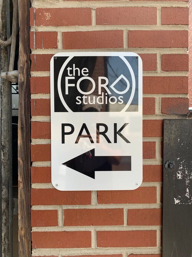 Building Photo - Ford Building