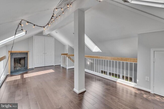 Building Photo - 525 Bashford Ln