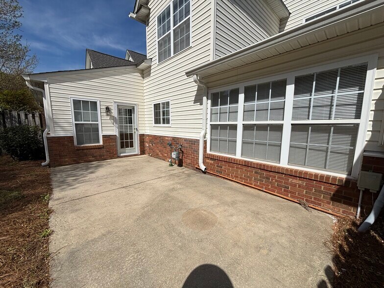 Building Photo - 808 Woodsford Dr