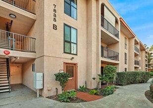 Building Photo - Beautiful 2 bedroom, 2 full bath condo in San Carlos Greens
