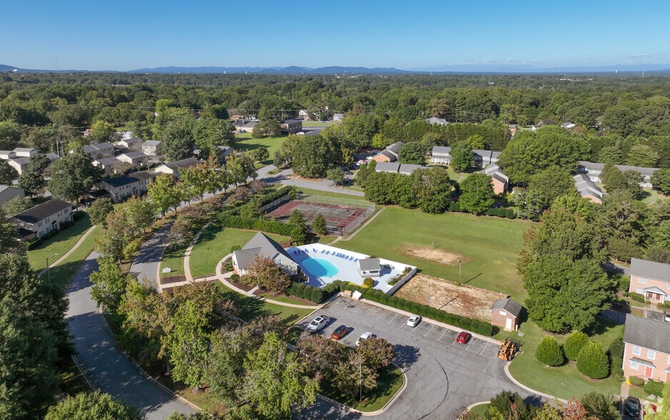 Apartments on 20th 1755 20th Avenue Dr NE Hickory NC 28601