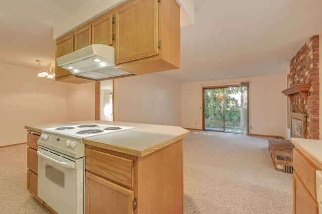 Building Photo - Single-Level Living Near South Hillsboro's Best Amenities
