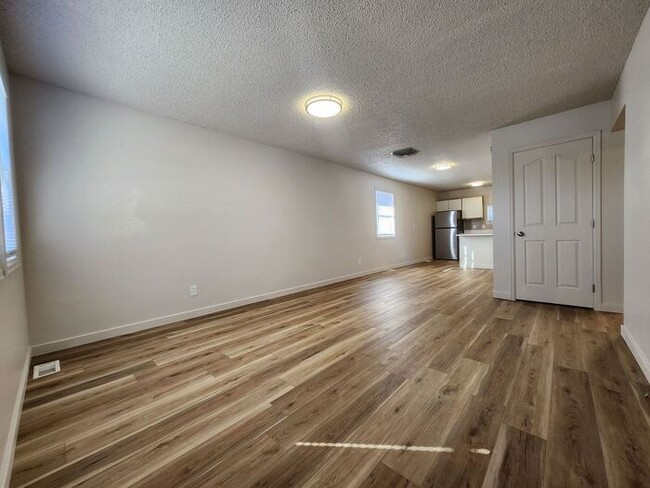 Building Photo - Renovated Cozy 2-Bedroom Duplex | Move In ...