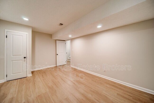 Building Photo - 4734 N Springs Rd NW