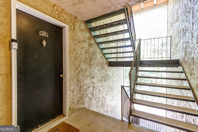 Building Photo - 3005 Seven Pines Ln