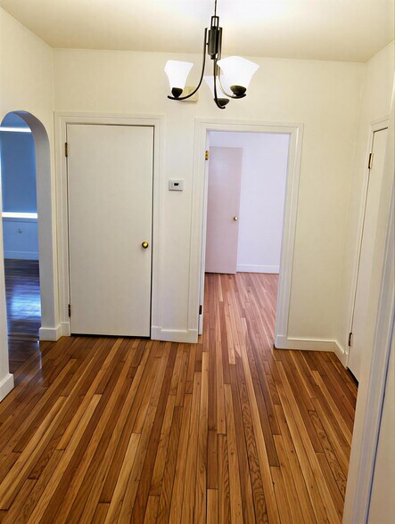 Building Photo - 248 Park St