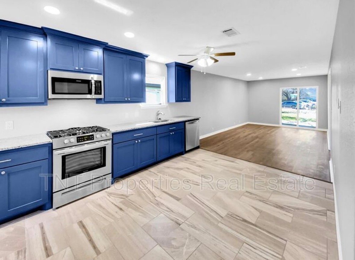 Building Photo - 1518 Pine Ridge Dr