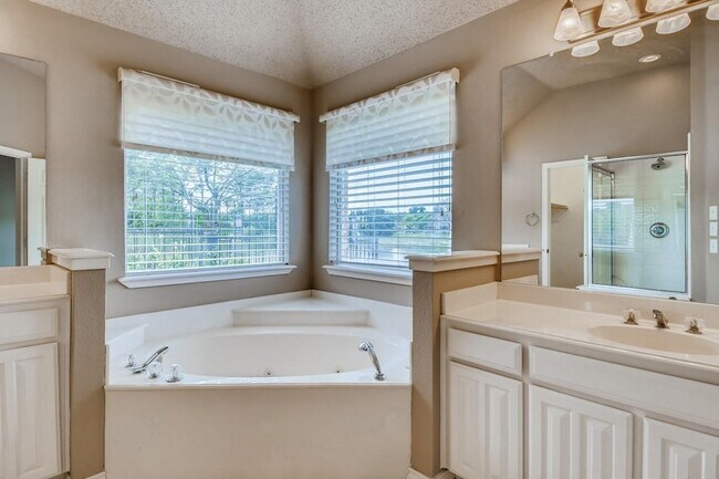 Building Photo - 5930 River Bend Dr