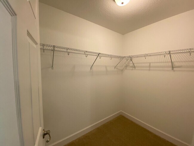 Building Photo - Desirable SW Ocala Neighborhood 3/2/2 **Wo...