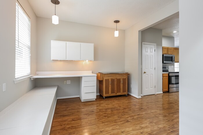 Building Photo - 140 Oak Park Dr