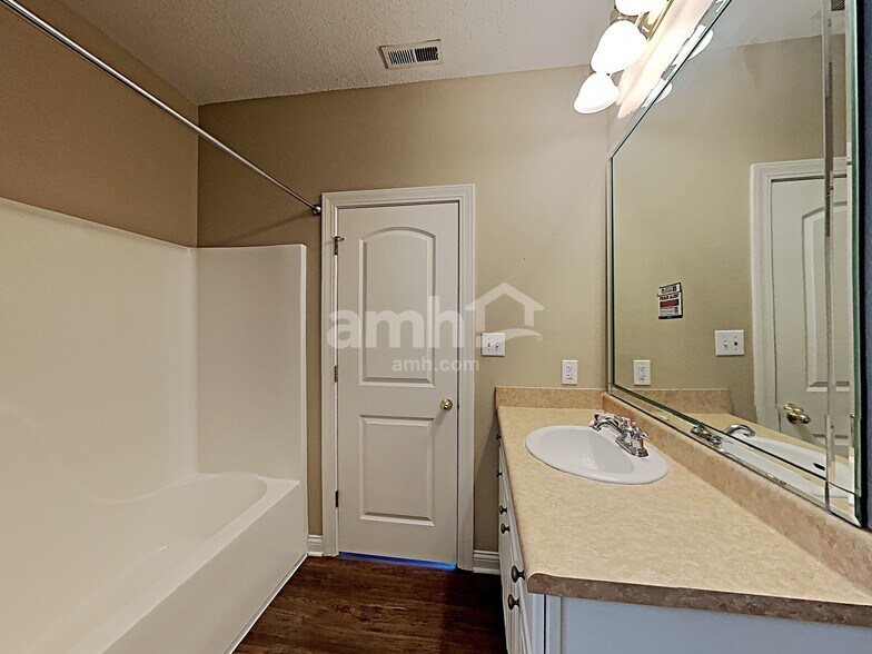 Building Photo - 5902 Cabot Dr