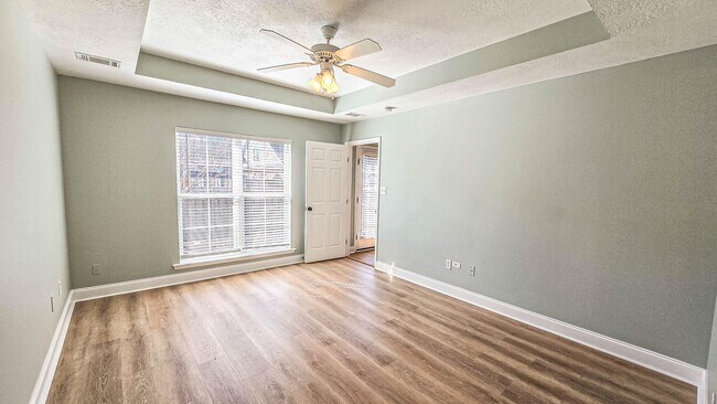 Building Photo - 831 Landing Dr