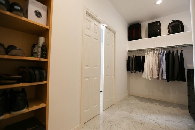 Building Photo - 17907 Stoney Glade Ct