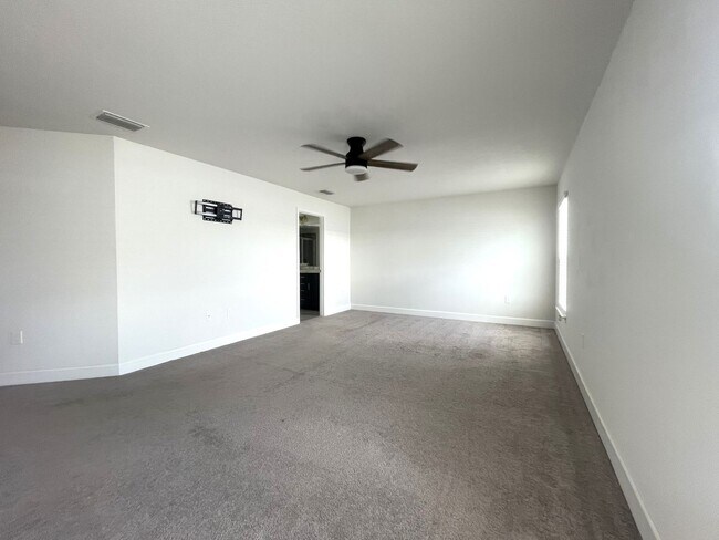Building Photo - Amazing 3 Bed/2Bath/3 Car Garage Home in Hudson!