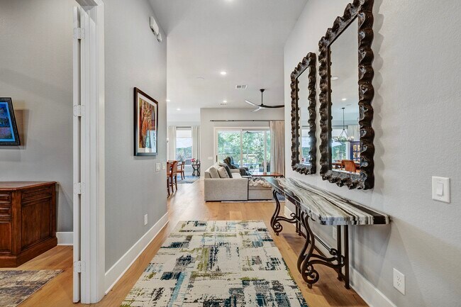 Building Photo - 327 N Turks Cap Trail