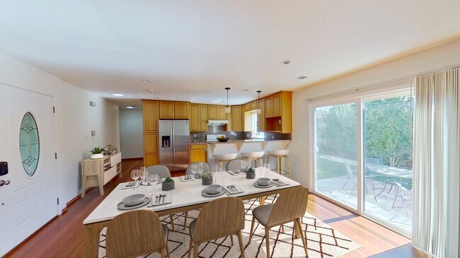 Building Photo - Beautiful Santa Clara home with fenced bac...