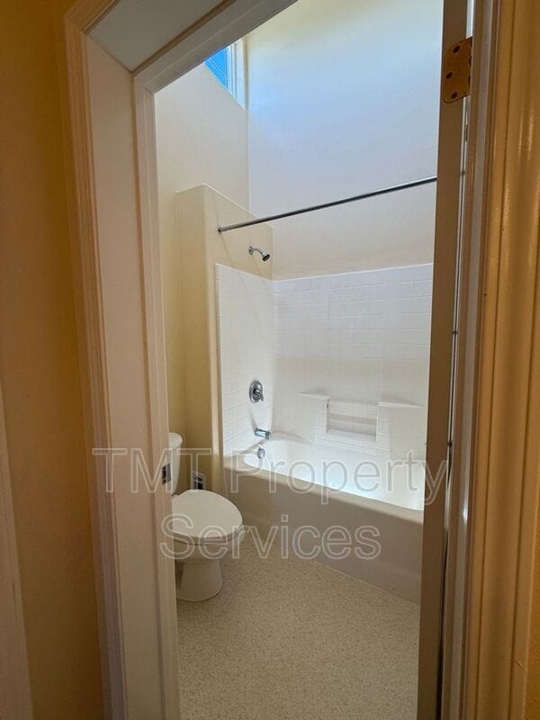 Building Photo - 595 Ave of Flags